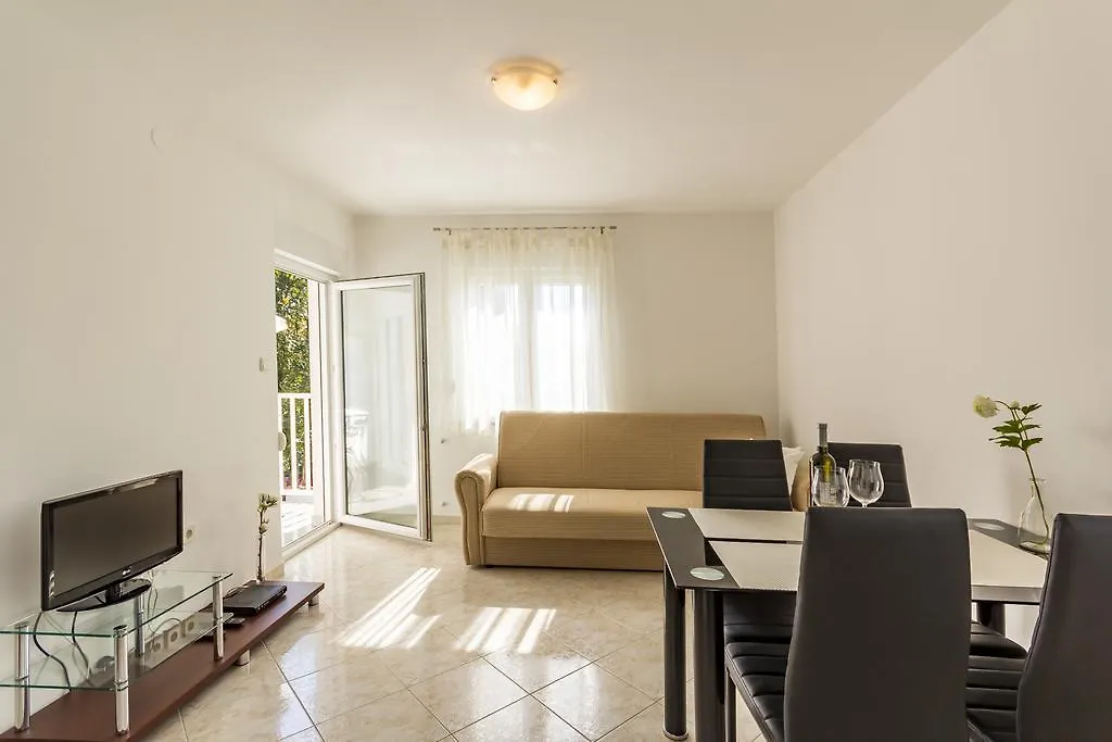 Apartments Alba Fazana 0*,  Croatia