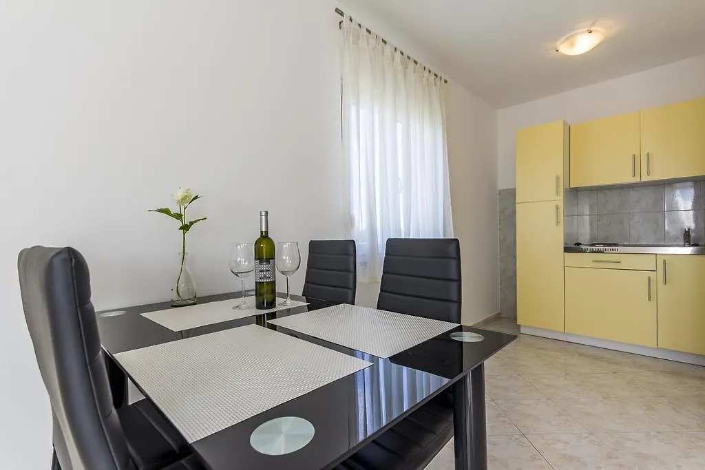 Apartments Alba Fazana 0*,  Croatia