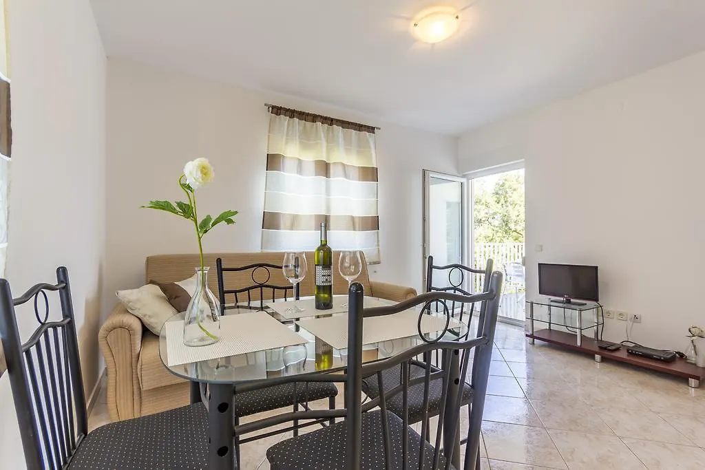 Apartments Alba Fazana 0*,  Croatia