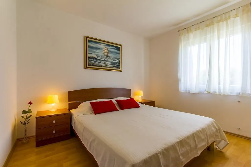 Apartments Alba Fazana 0*,  Croatia